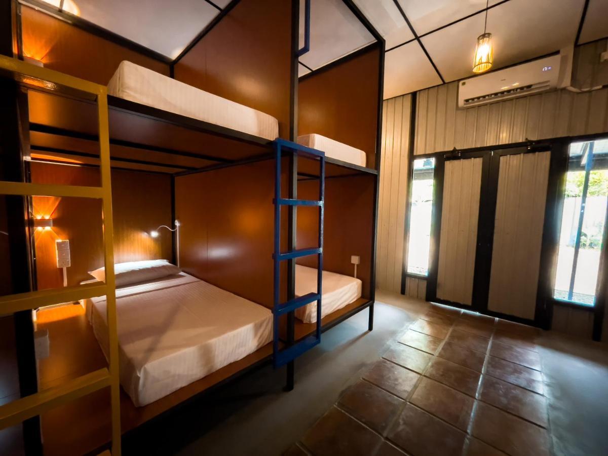 Lost & Found Hostel ウェリガマ エクステリア 写真