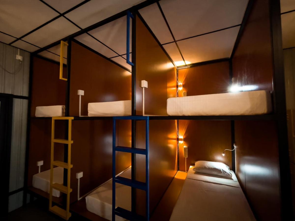 Lost & Found Hostel ウェリガマ エクステリア 写真