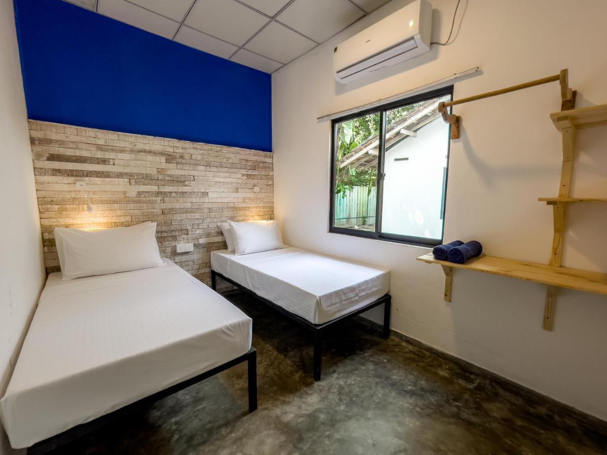 Lost & Found Hostel ウェリガマ エクステリア 写真