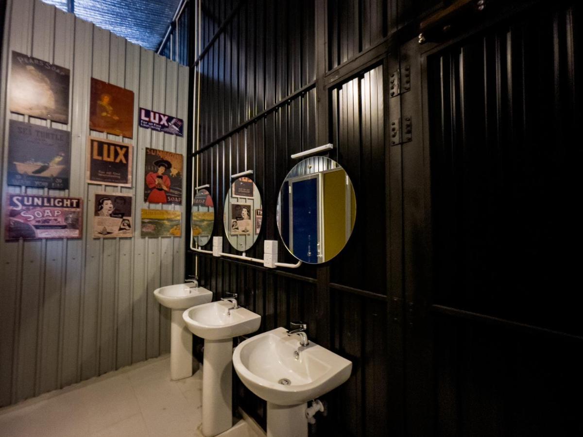 Lost & Found Hostel ウェリガマ エクステリア 写真