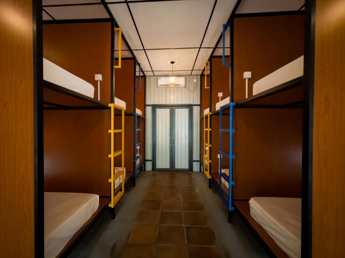 Lost & Found Hostel ウェリガマ エクステリア 写真