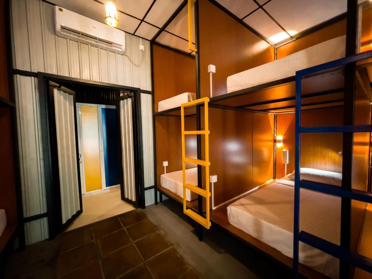 Lost & Found Hostel ウェリガマ エクステリア 写真