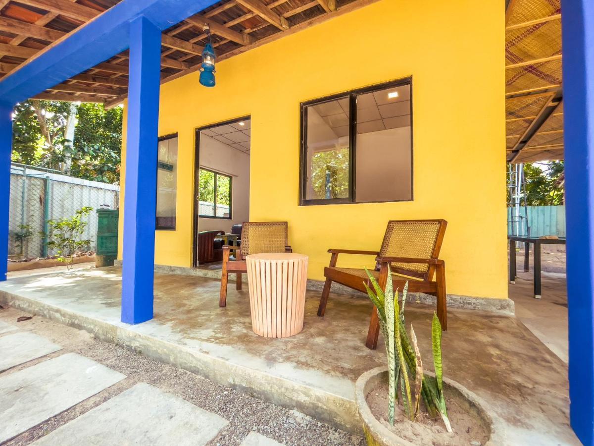 Lost & Found Hostel ウェリガマ エクステリア 写真