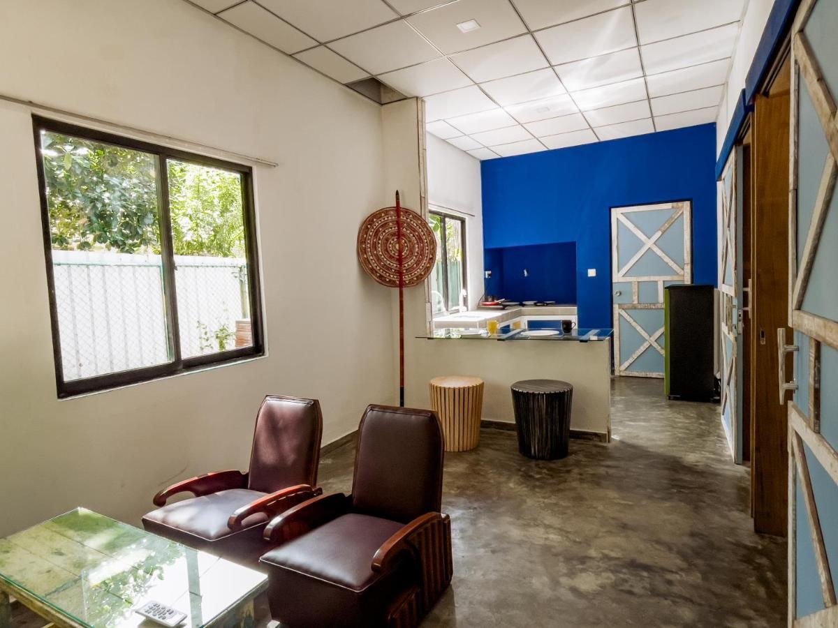 Lost & Found Hostel ウェリガマ エクステリア 写真
